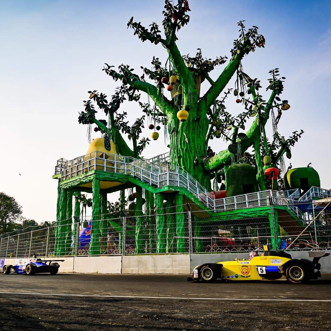 HYD-StreetCircuitTrackBarriersCarsSculpture-IndianRacingLeague